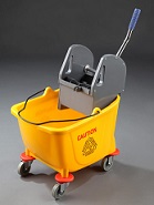 Carro fregona con ruedas